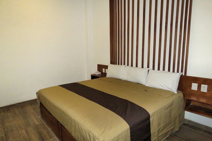 Room 4 of 12