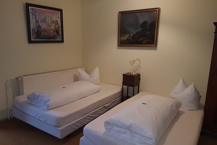 Room 49 of 80