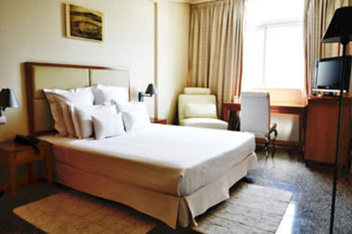 Room 14 of 30
