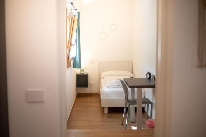 Room 5 of 48