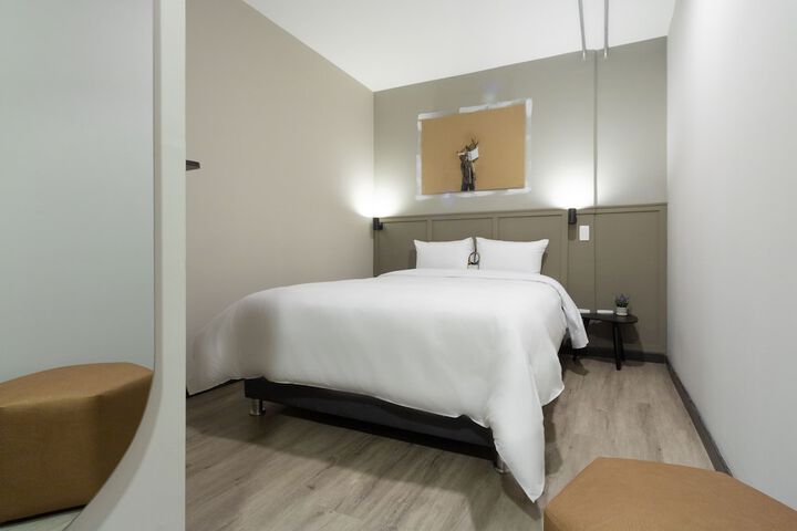 Room 18 of 46