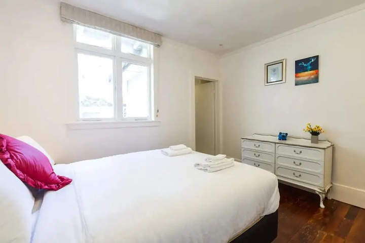 Room 5 of 15