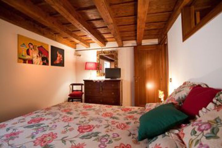 Room 7 of 27