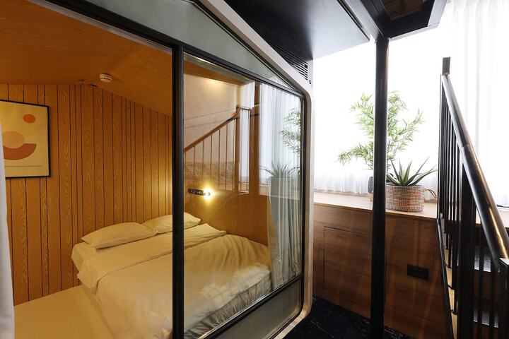 Room 11 of 25