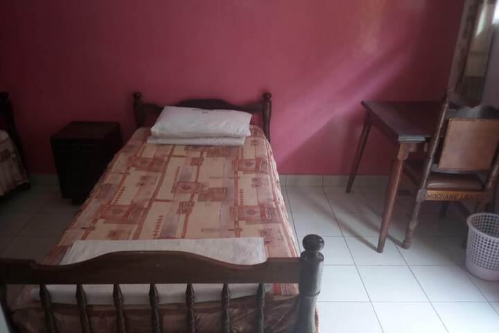 Room 8 of 33