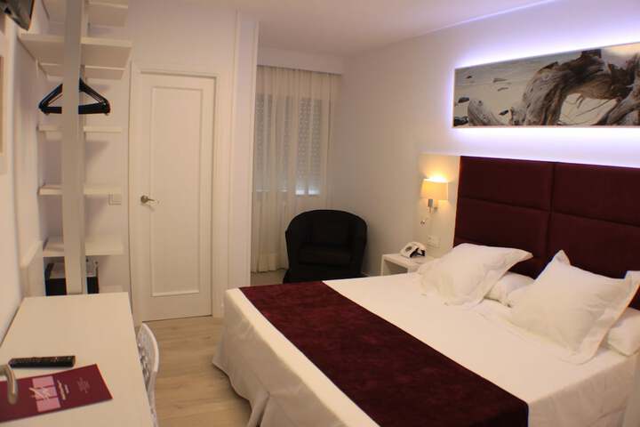 Room 4 of 77