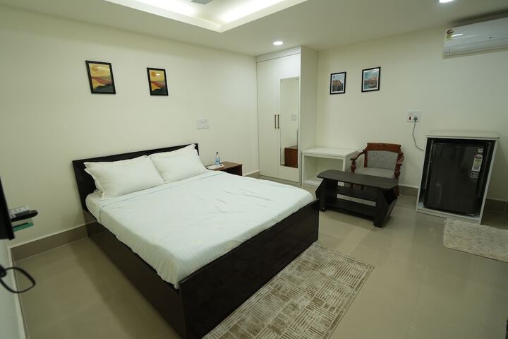 Room 8 of 16
