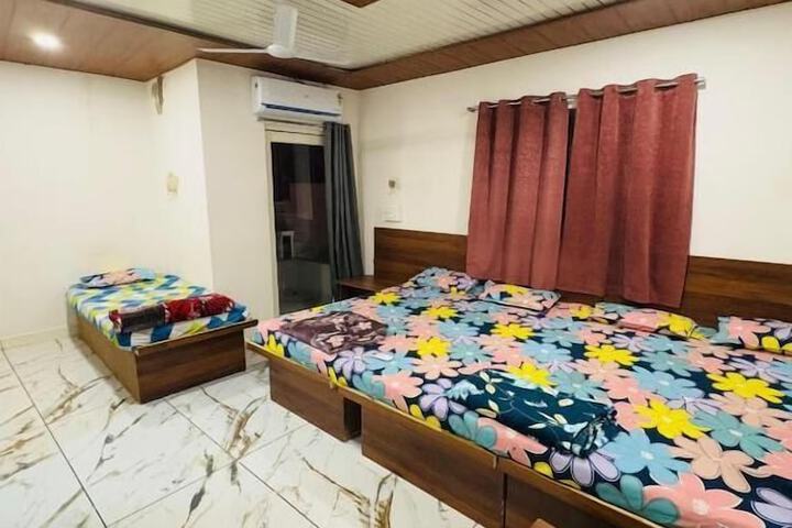 Room 5 of 10