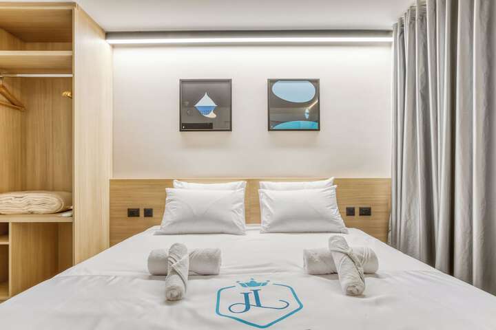 Room 18 of 79