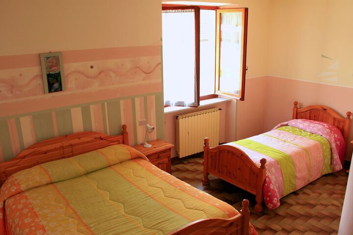 Room 4 of 37