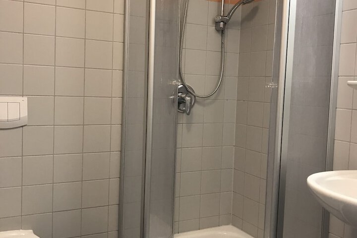 Room 16 of 33