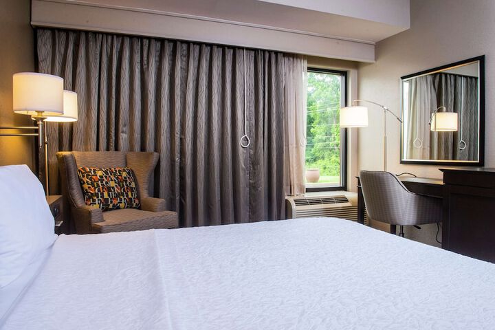 1 Double Bed Accessible (8 of 9)