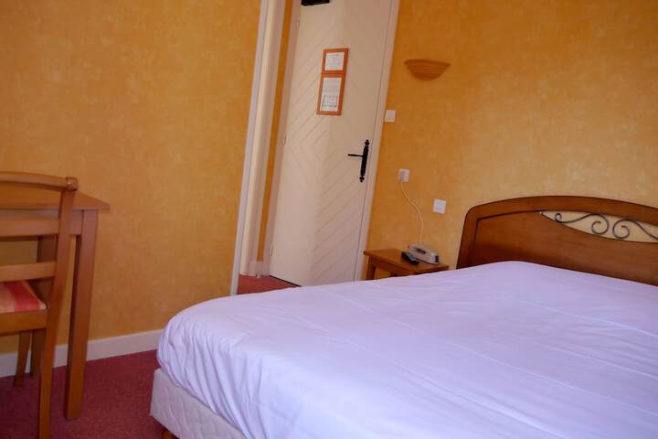 Room 2 of 39