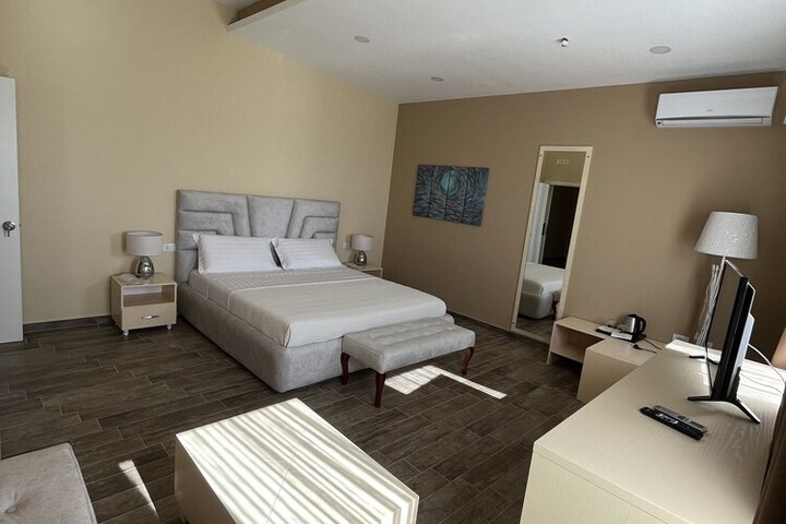 Room 9 of 121
