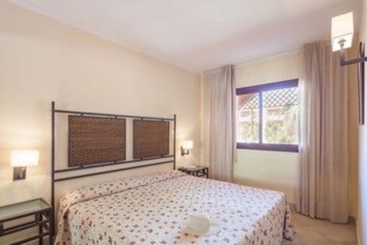 Room 10 of 34