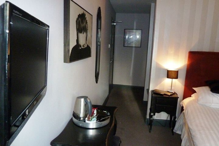 Room 6 of 44