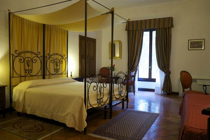Room 5 of 37