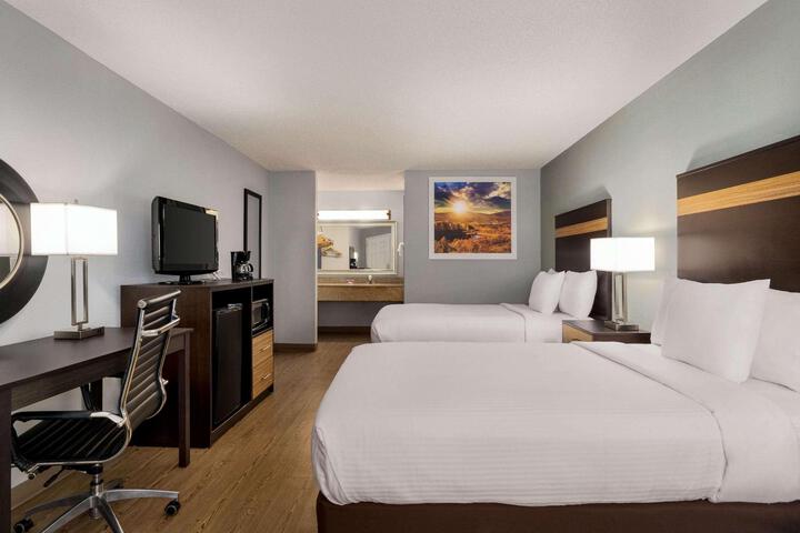 2 Double Beds Mobility Accessible (3 of 9)