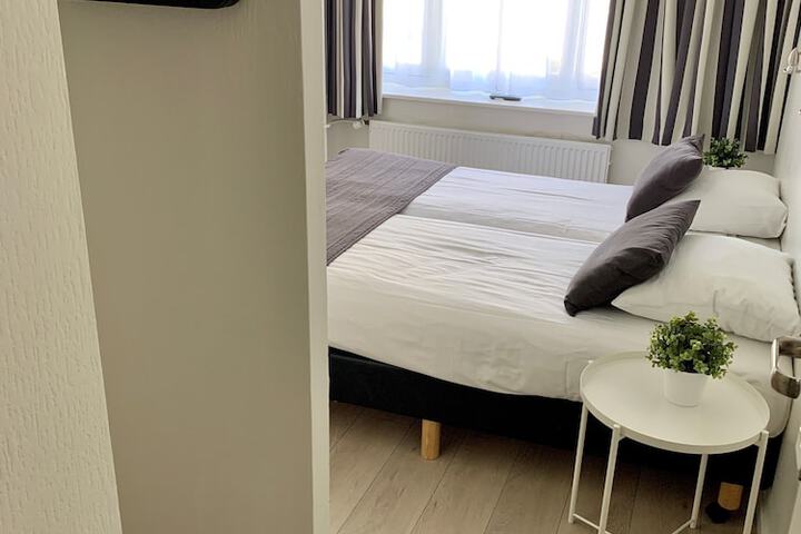Room 4 of 52