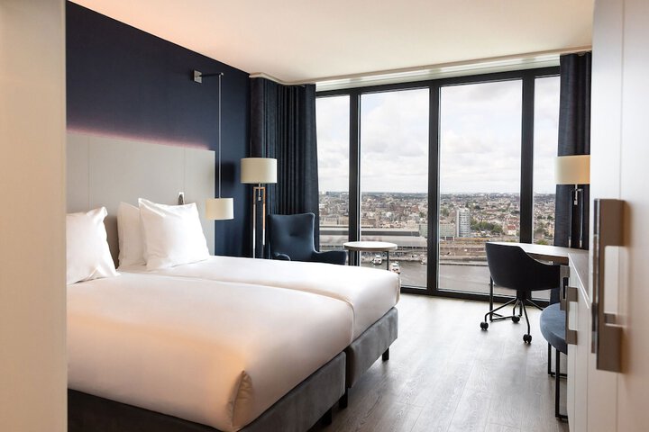 Room 13 of 15