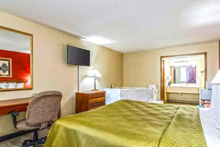 Room 9 of 21