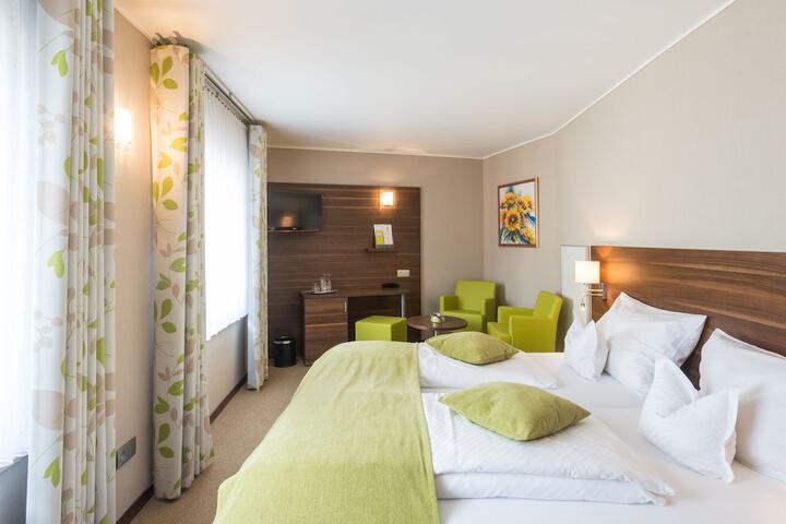 Room 2 of 40