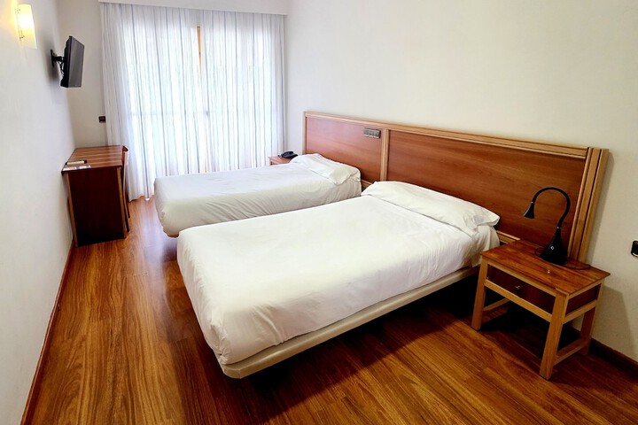 Room 5 of 31