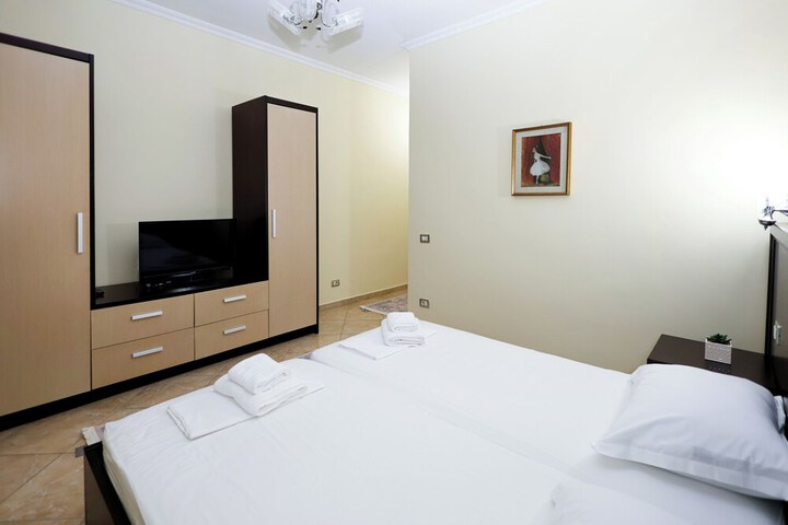 Room 7 of 24