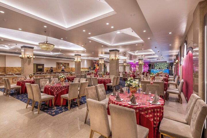 Ballroom/Hall 46 of 56