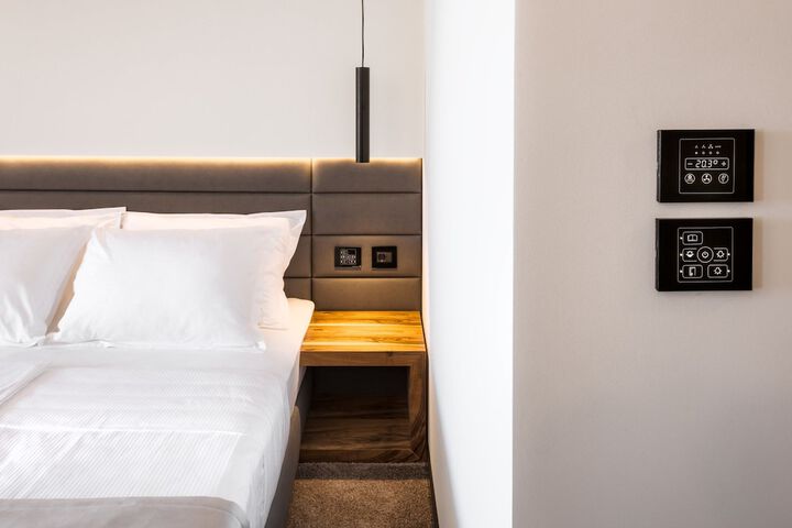 Room 11 of 35