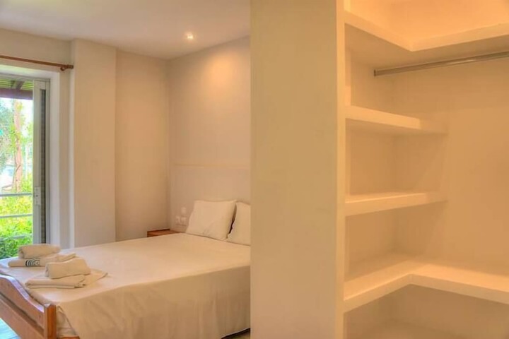 Room 35 of 121