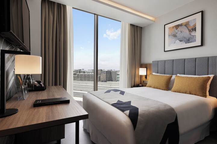 Room 15 of 106