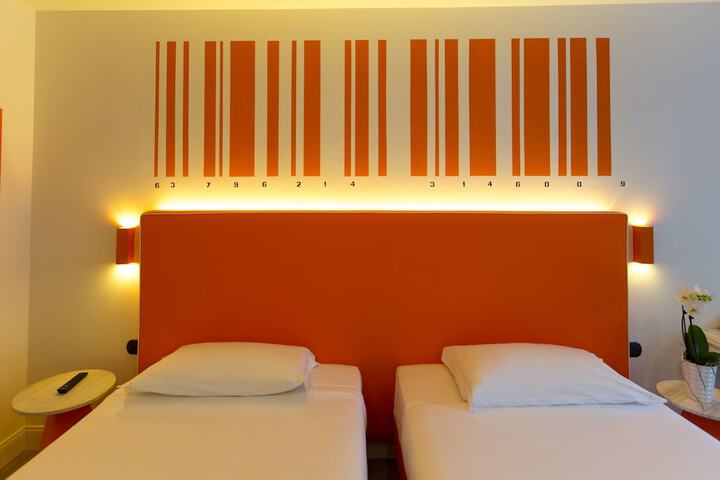 Room 15 of 80