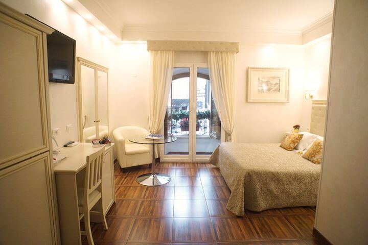 Room 12 of 25
