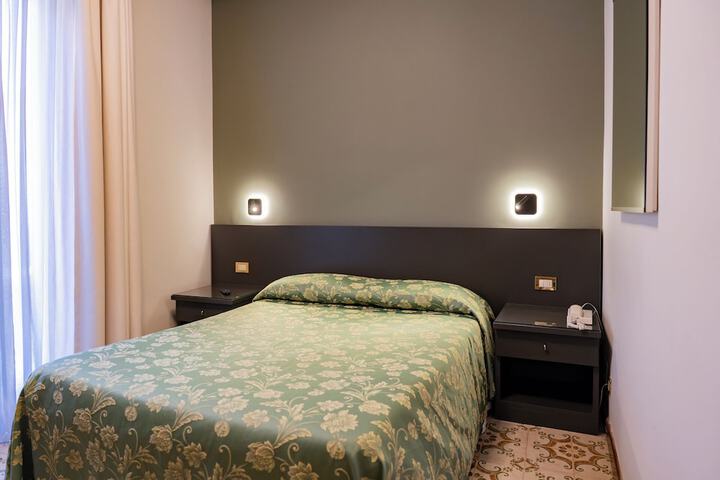 Room 20 of 115