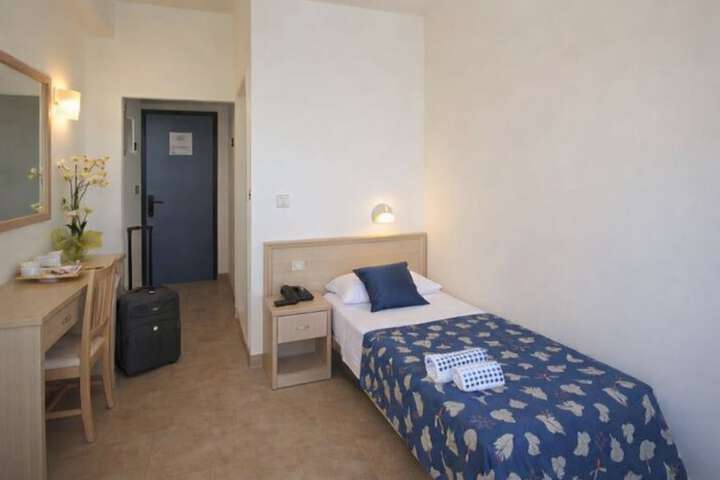 Room 5 of 18