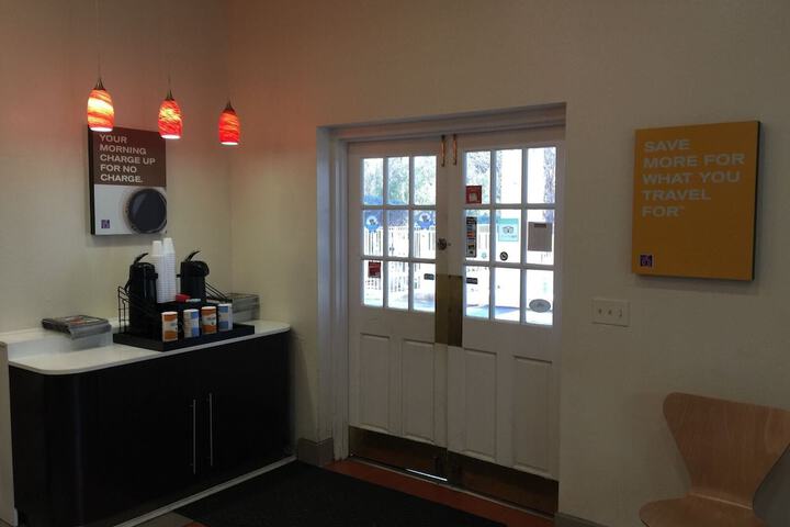 Snack bar