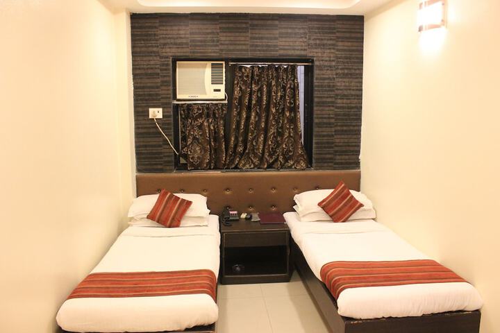 Room 11 of 38
