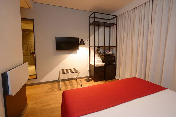 Room 13 of 48