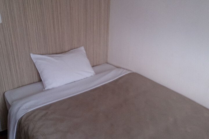 Room 8 of 34
