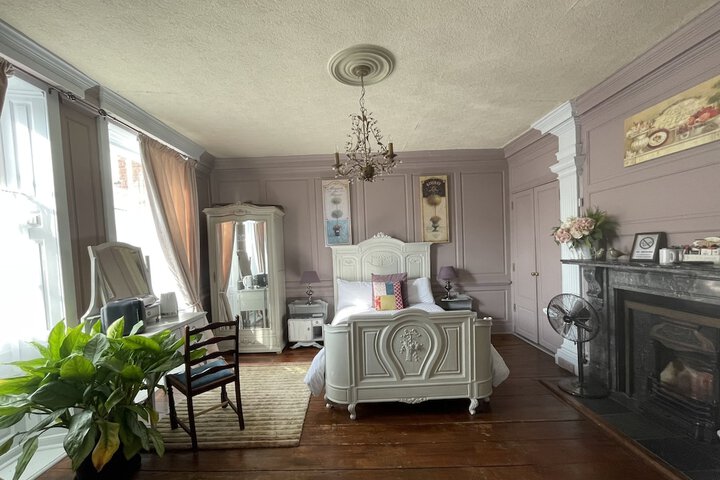 Room 21 of 48