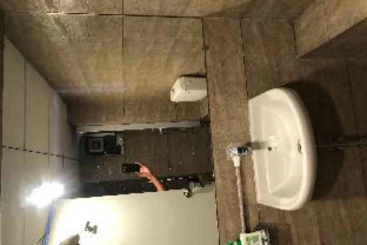 Room 12 of 37