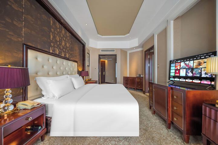 Room 11 of 28