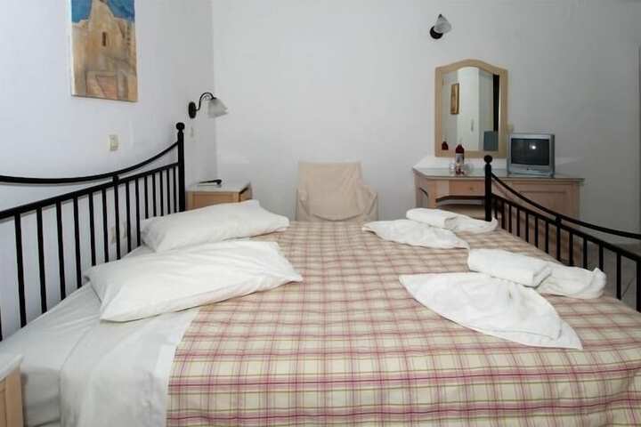 Room 6 of 28
