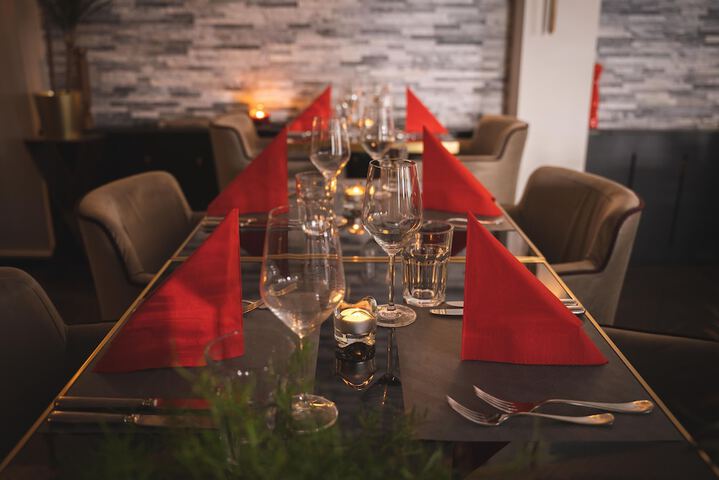 Dining 38 of 54