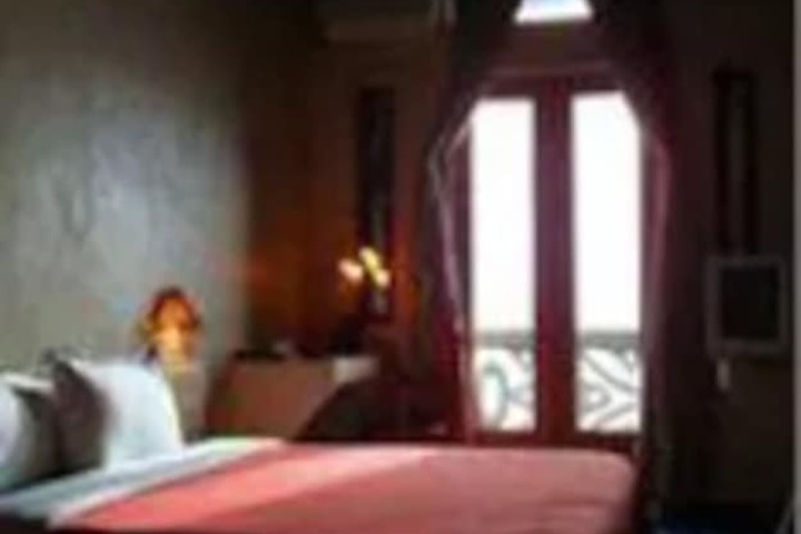 Room 6 of 17