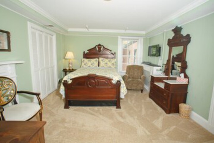 Room 173 of 253