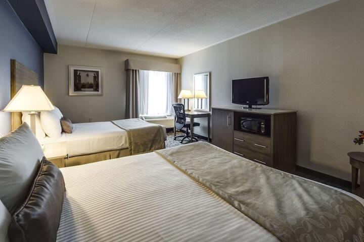 2 Queen Beds (17 of 24)