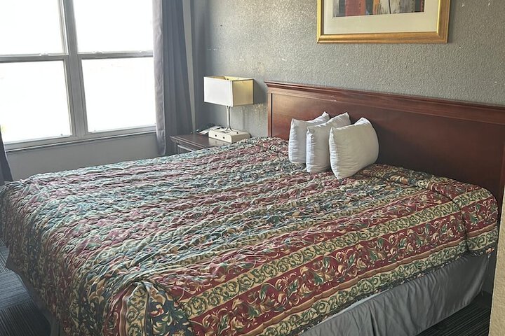 Room 2 of 8