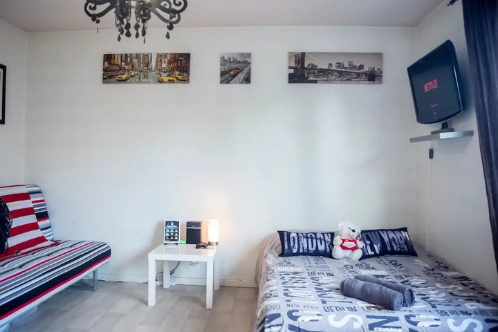 Room 3 of 12